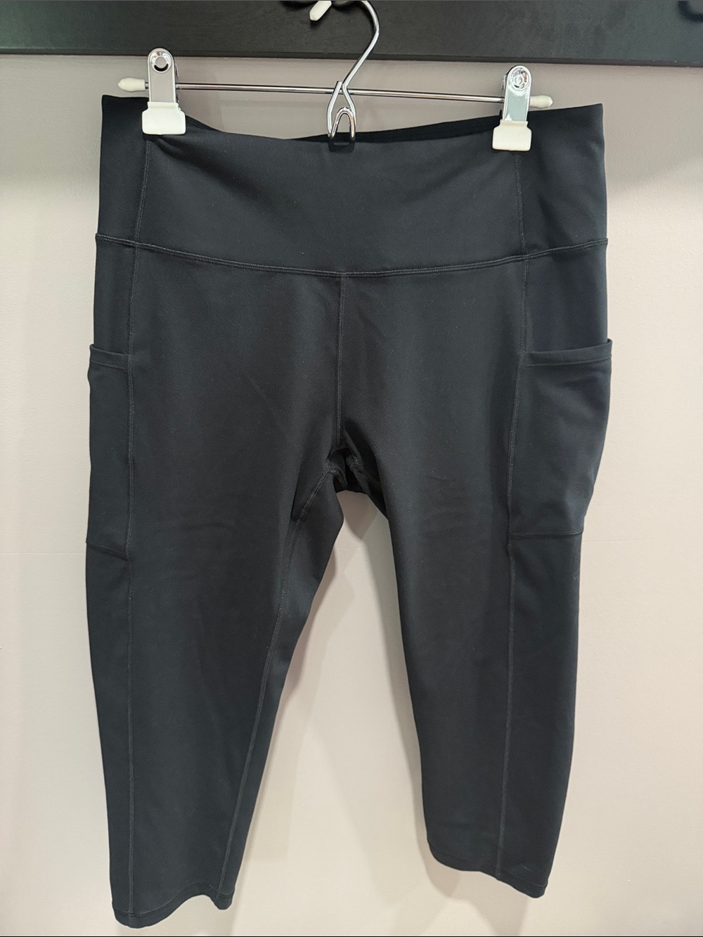 Ewedoos Black High-Waist Active Capri Leggings with Side Pockets XX-Large